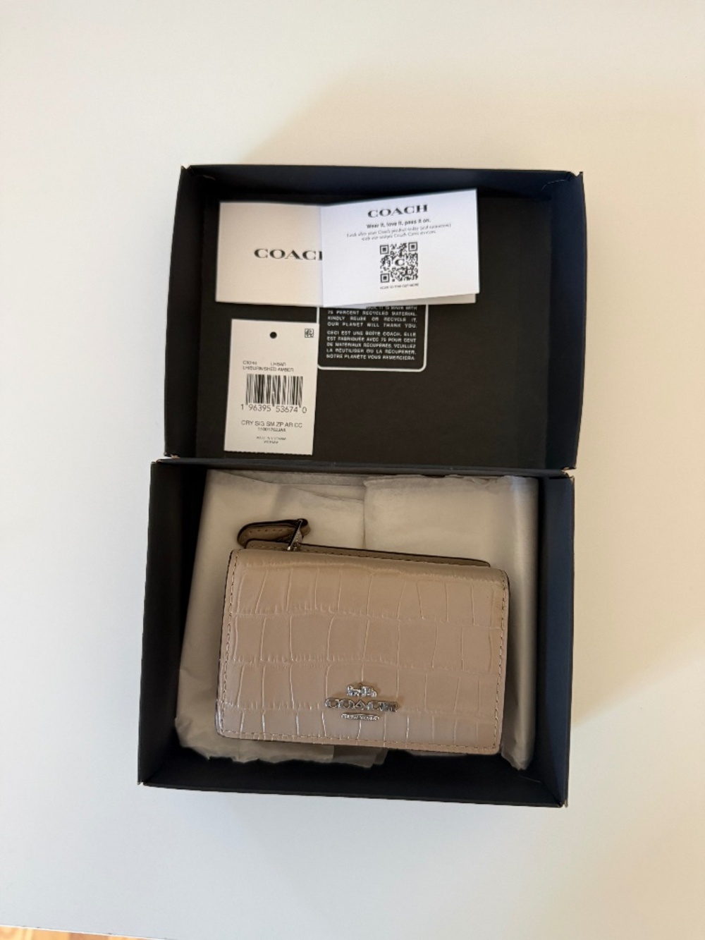 Coach wallet - Picture 1 of 6